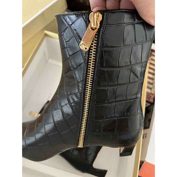 Michael Kors Cosmo Faux Embossed Crocodile Black Leather Kitten Bootie Sz. 6 NIB - Picture 2 of 5